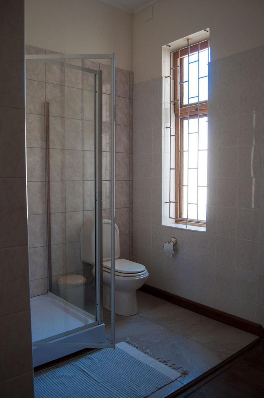 Historical Guesthouse - Self Catering Apartments Luderitz Bagian luar foto
