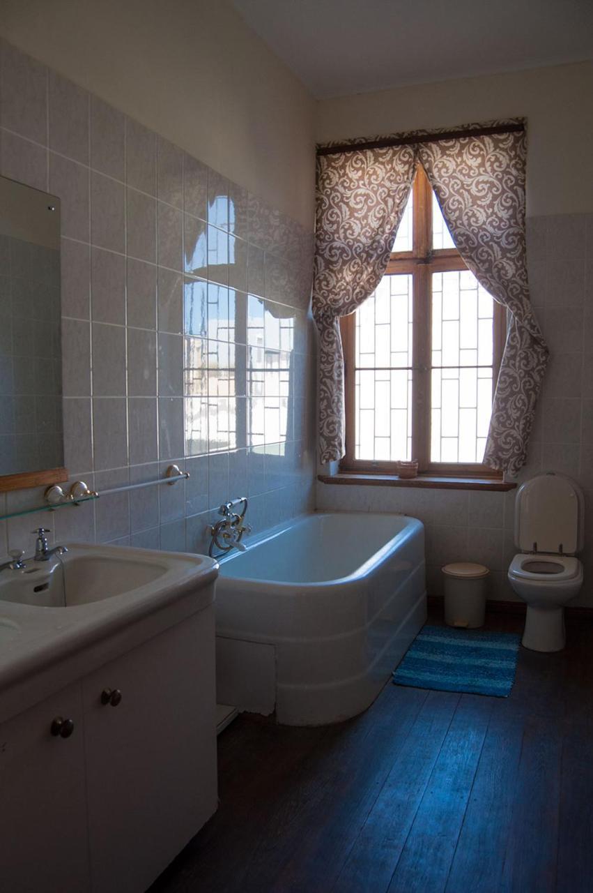 Historical Guesthouse - Self Catering Apartments Luderitz Bagian luar foto