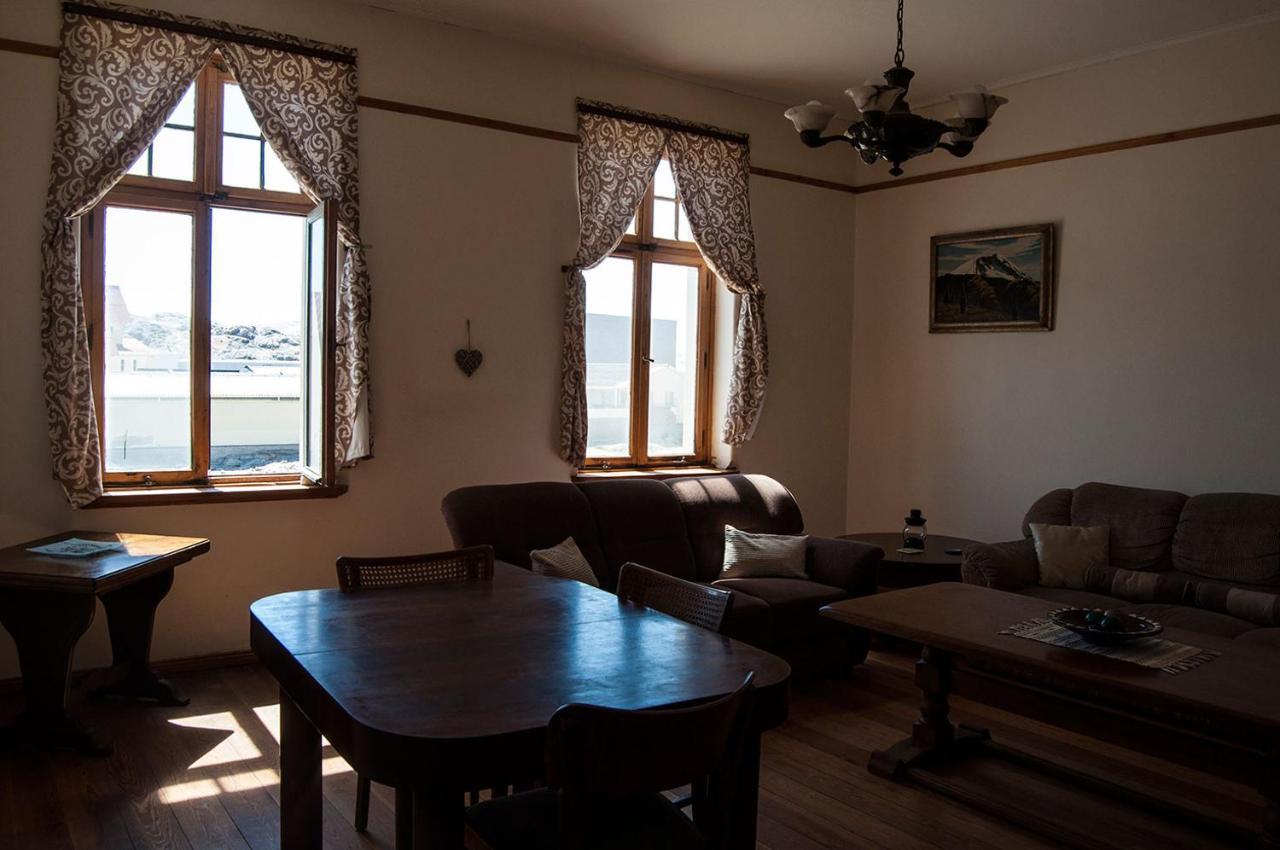 Historical Guesthouse - Self Catering Apartments Luderitz Bagian luar foto