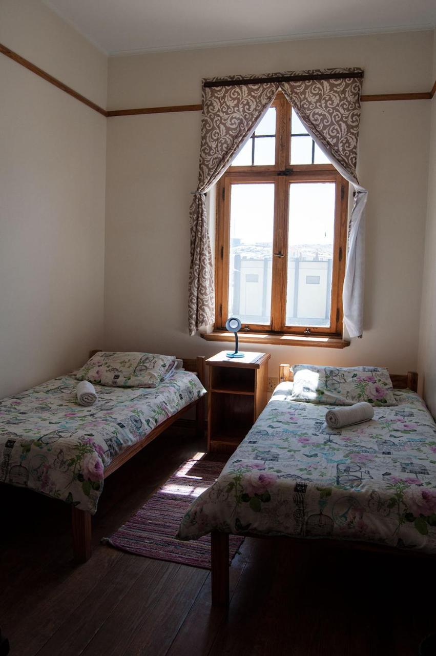 Historical Guesthouse - Self Catering Apartments Luderitz Bagian luar foto