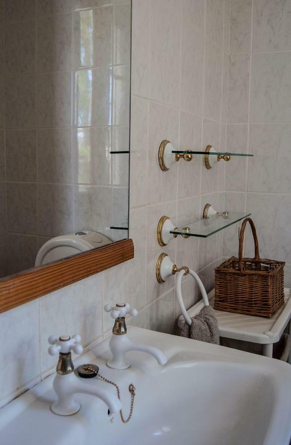 Historical Guesthouse - Self Catering Apartments Luderitz Bagian luar foto